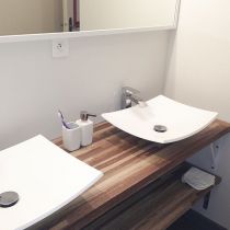 plan de travail chene brun ambiance salle de bain